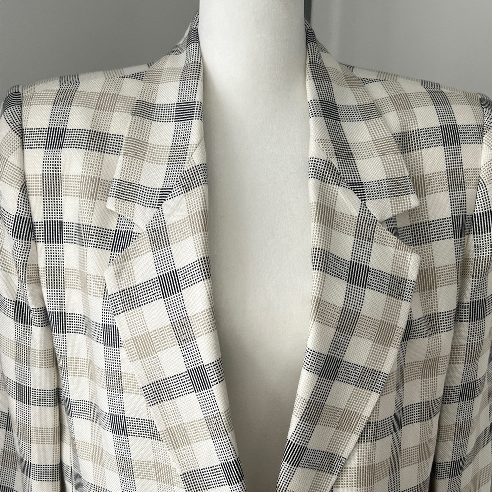 Kasper Plaid Blazer in Cream and Gray - Picture 3 of 5